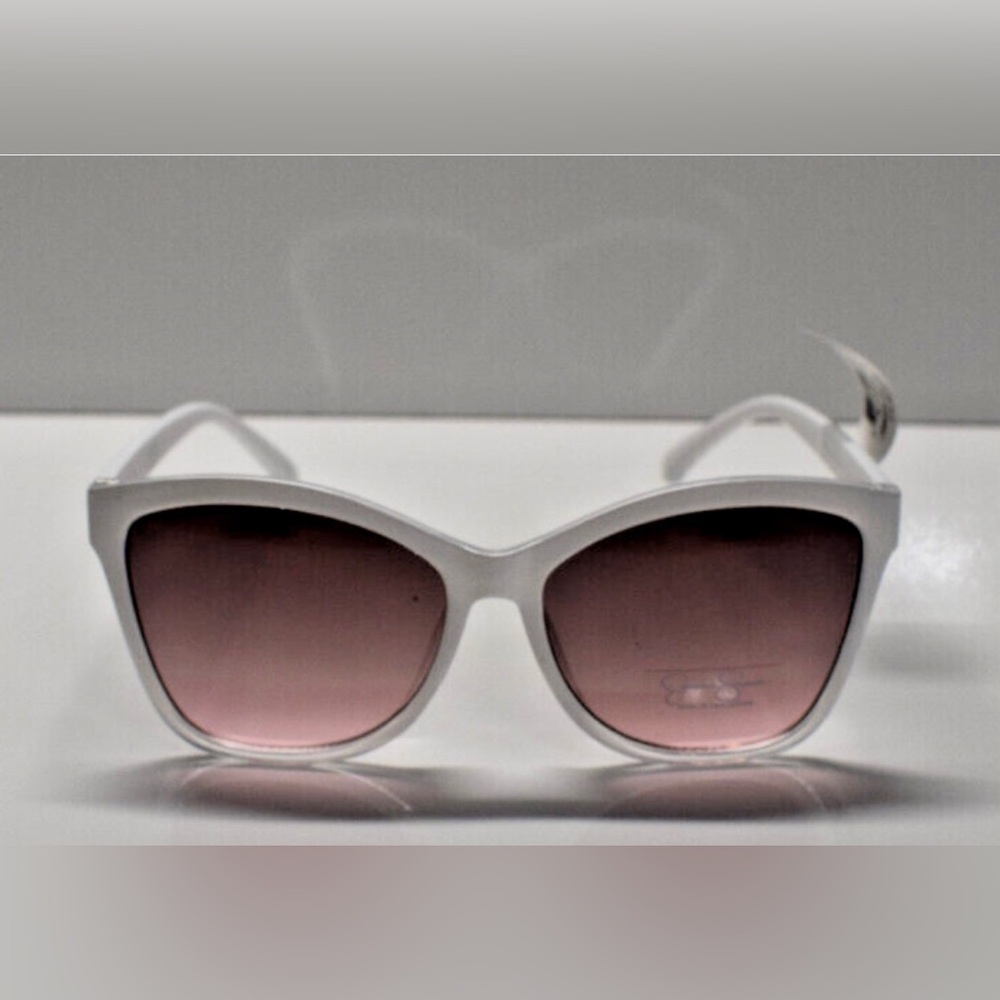 Jessica Simpson J5823 Cat-eye Sunglasses White white cristal size 55mm